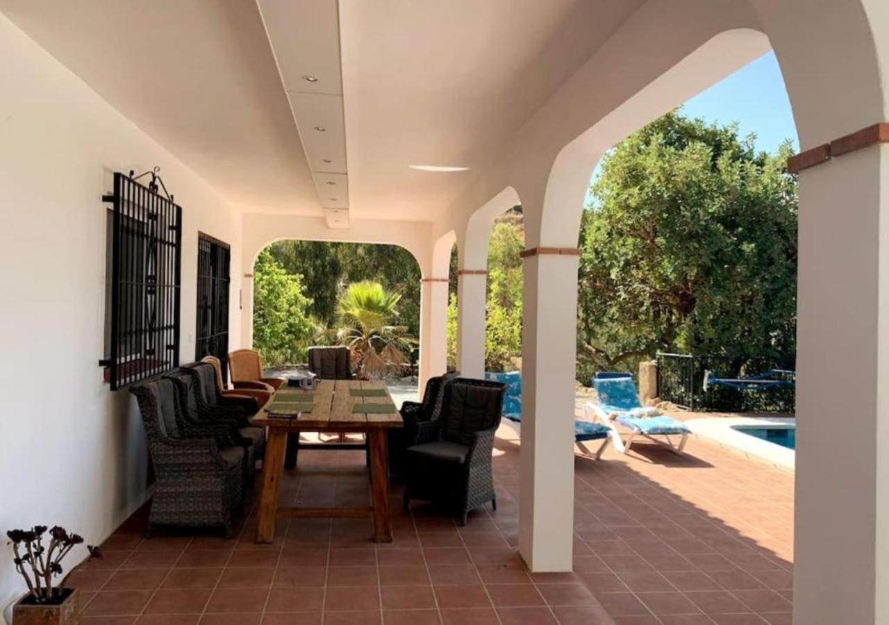 Escape To Sunny Competa, Mountain Views, Pool & Great Off-peak Rates From October To March Appartamento